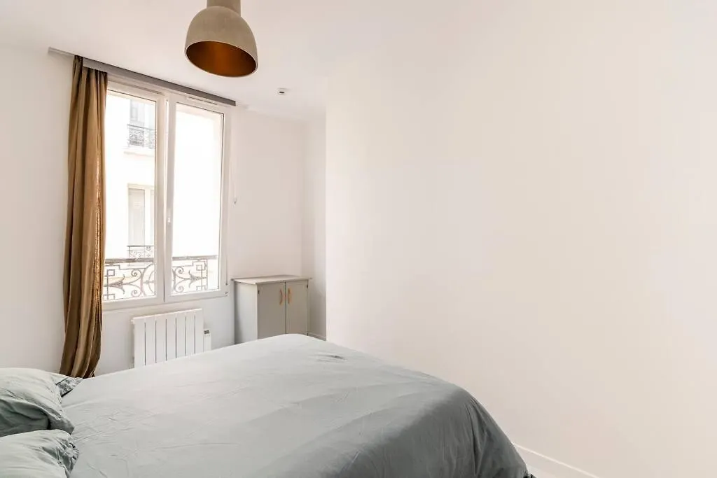 Charmant Appartement En Pierre, Ruelle Au Calme Paris 0*,  France