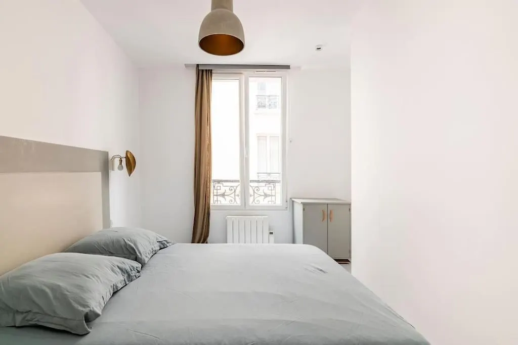 Charmant Appartement En Pierre, Ruelle Au Calme Paris 0*,