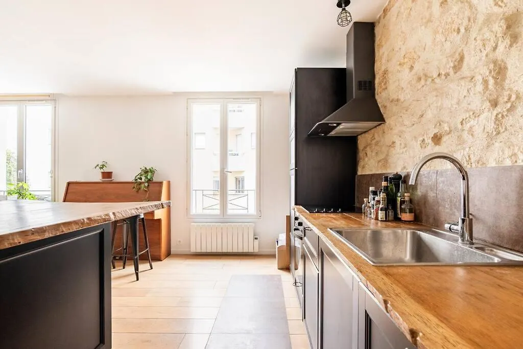 Apartment Charmant Appartement En Pierre, Ruelle Au Calme Paris