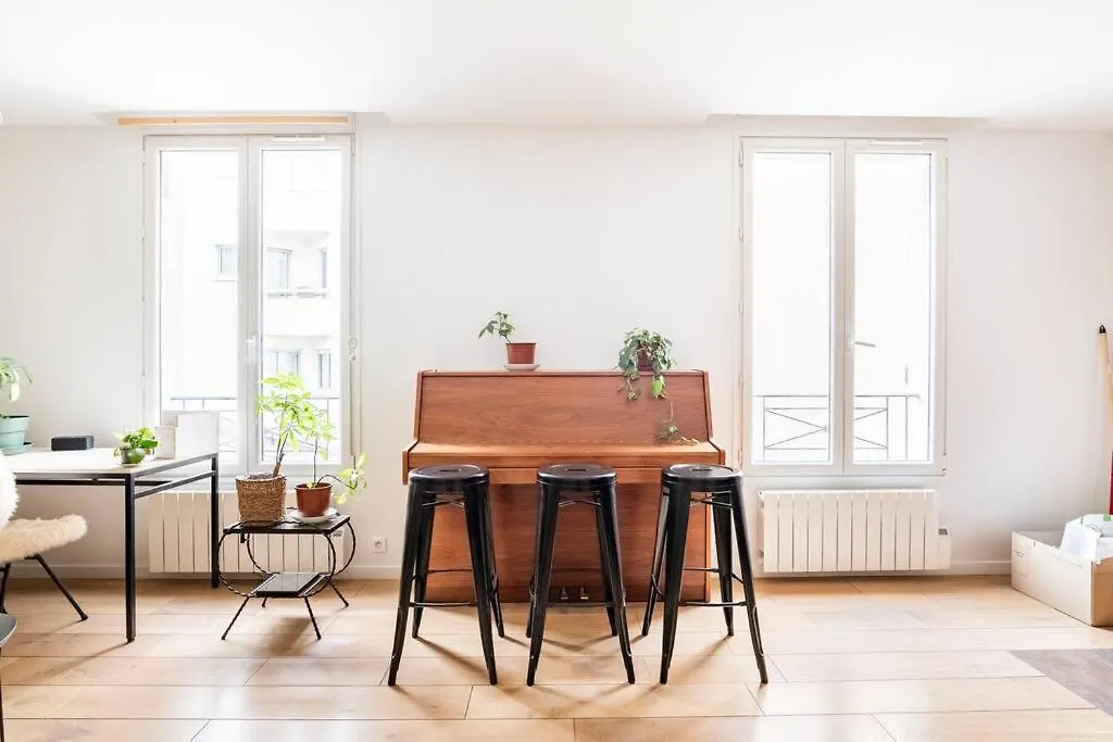Apartment Charmant Appartement En Pierre, Ruelle Au Calme Paris