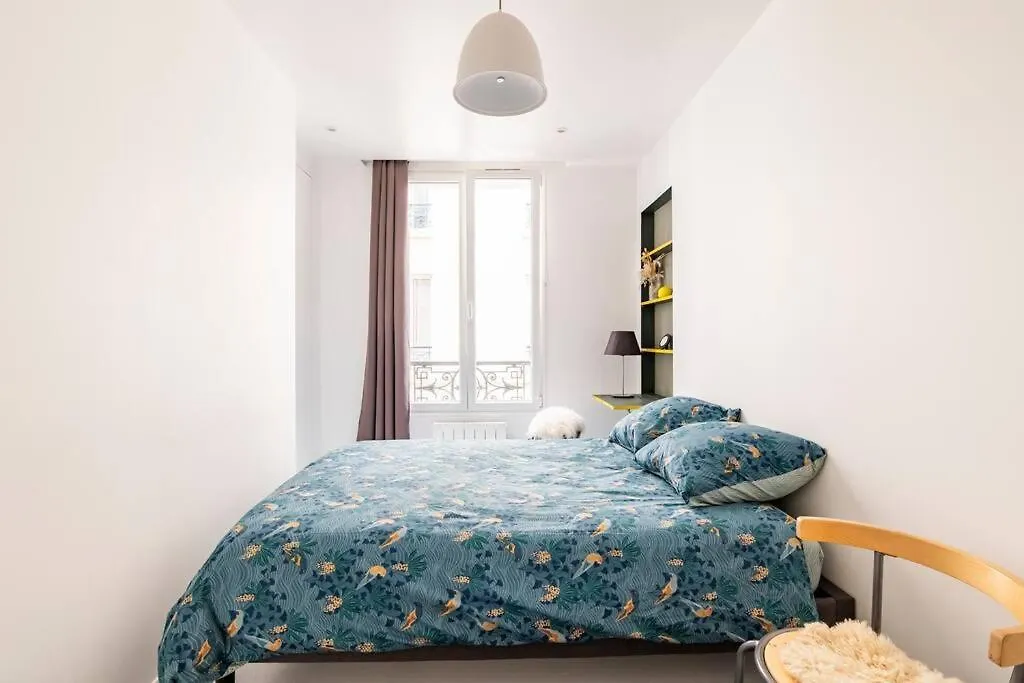 Charmant Appartement En Pierre, Ruelle Au Calme Paris France