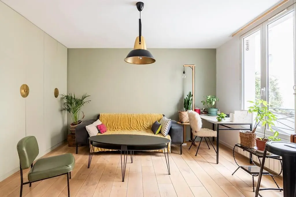 Charmant Appartement En Pierre, Ruelle Au Calme Paris