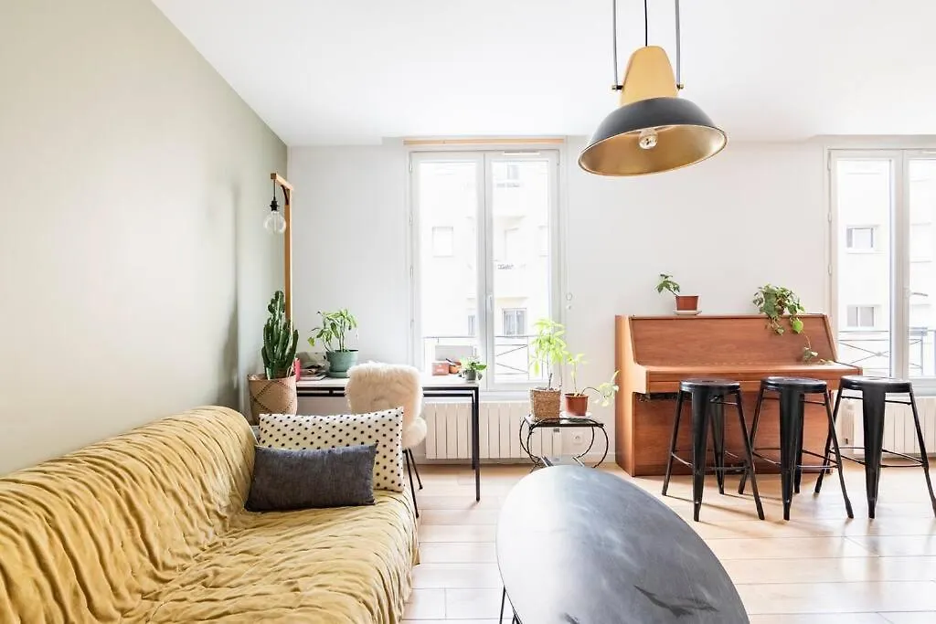 Charmant Appartement En Pierre, Ruelle Au Calme Paris Apartment